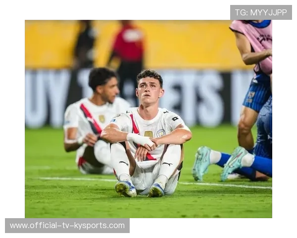 福登的定位球威胁逐渐成为对手防守重点之一，福登球衣